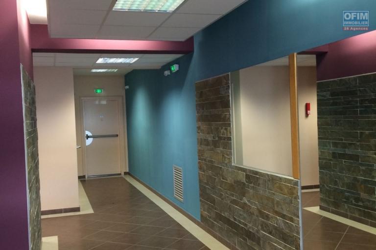 A louer tr&egrave;s bel appartement F3 sur la r&eacute;sidence COQUELICOTS 4 &agrave; Sainte Clotilde.