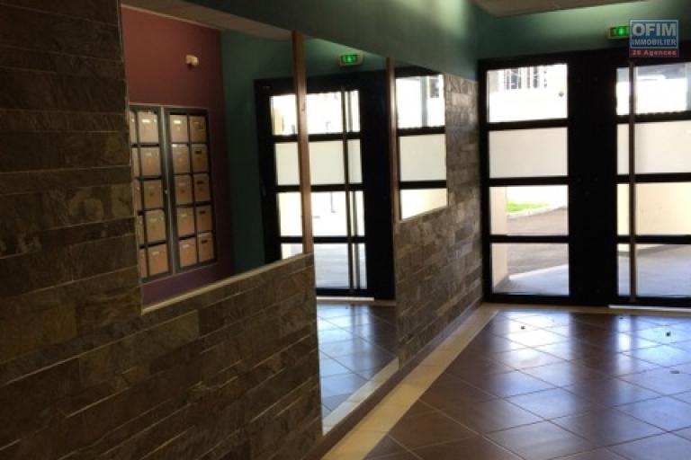 A louer tr&egrave;s bel appartement F3 sur la r&eacute;sidence COQUELICOTS 4 &agrave; Sainte Clotilde.