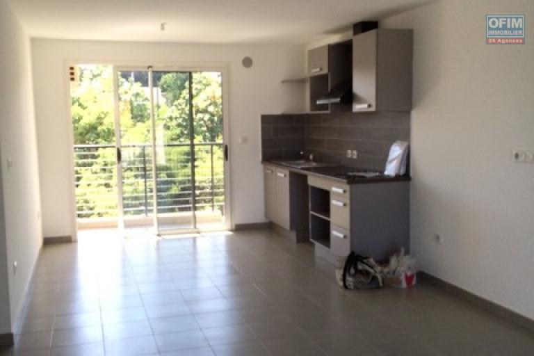 A louer tr&egrave;s bel appartement F3 sur la r&eacute;sidence COQUELICOTS 4 &agrave; Sainte Clotilde.