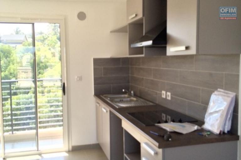 A louer tr&egrave;s bel appartement F3 sur la r&eacute;sidence COQUELICOTS 4 &agrave; Sainte Clotilde.