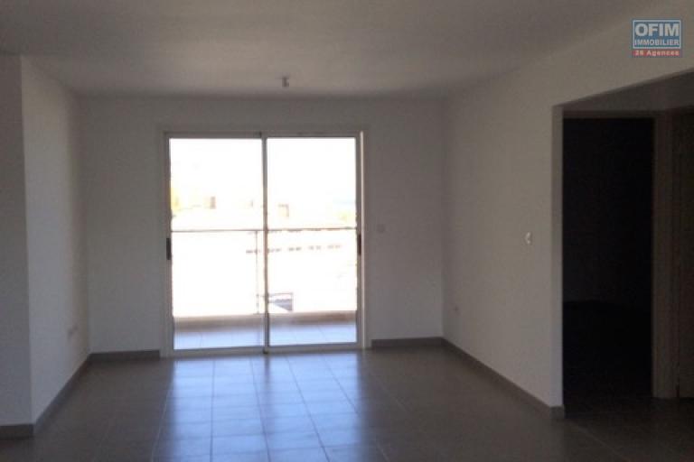 A louer tr&egrave;s bel appartement F3 sur la r&eacute;sidence COQUELICOTS 4 &agrave; Sainte Clotilde.