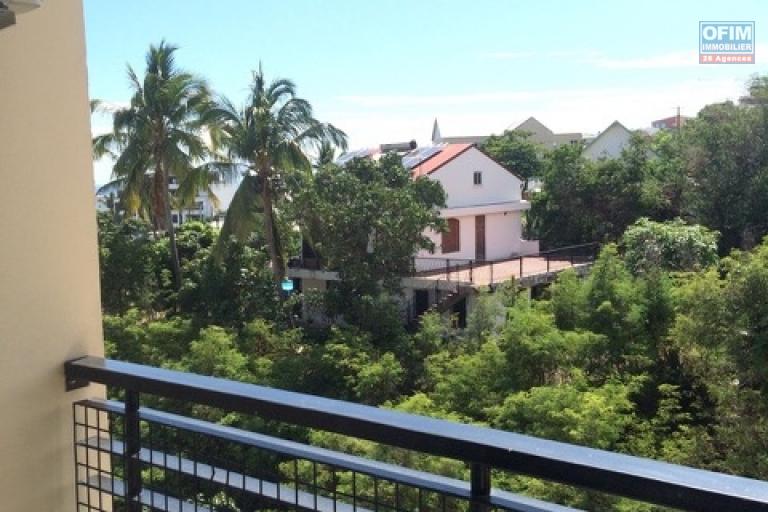 A louer tr&egrave;s bel appartement F3 sur la r&eacute;sidence COQUELICOTS 4 &agrave; Sainte Clotilde.