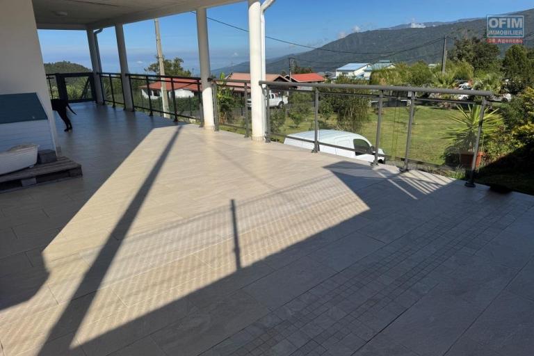 A louer bien d'exception de type F5 d'environ 183 m²- cadre privilégié avec vue montagne