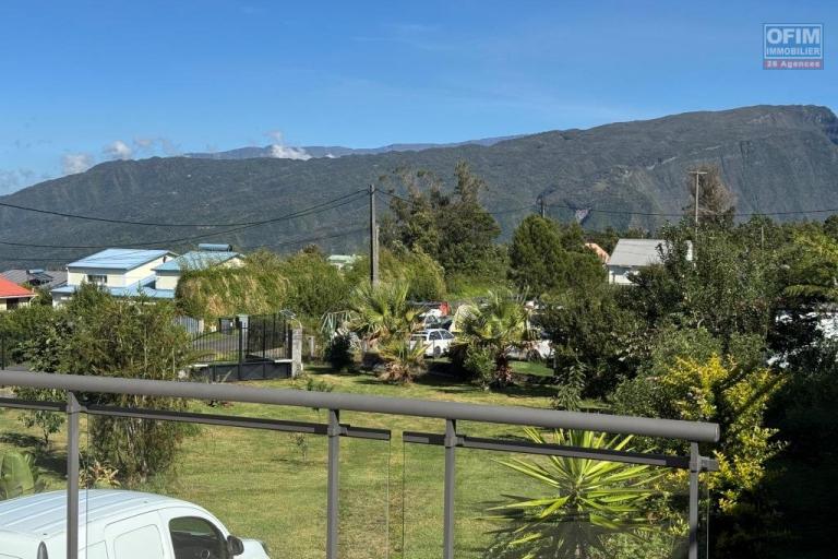 A louer bien d'exception de type F5 d'environ 183 m²- cadre privilégié avec vue montagne