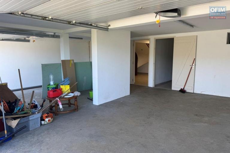 A louer bien d'exception de type F5 d'environ 183 m²- cadre privilégié avec vue montagne