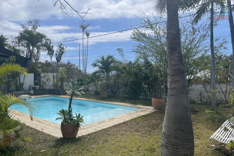 À Vendre – Maison d’Exception à Cap Champagne – Boucan Canot (97434) - Vue piscine, jardin