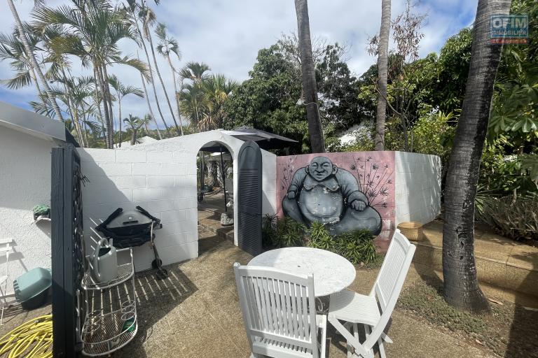 À Vendre – Maison d’Exception à Cap Champagne – Boucan Canot (97434) - Deuxième terrasse à l'arrière de la villa