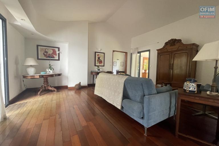 À Vendre – Maison d’Exception à Cap Champagne – Boucan Canot (97434) - Salon