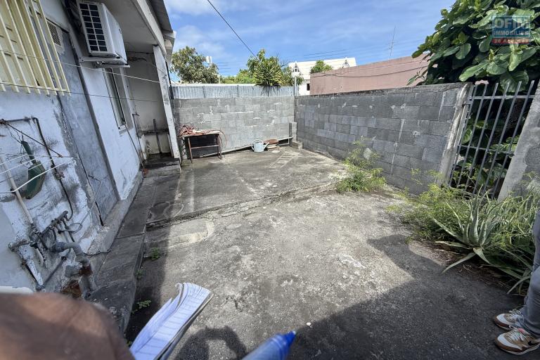 Le Port- Maison T3 de plain-pied à rénover dans une impasse calme