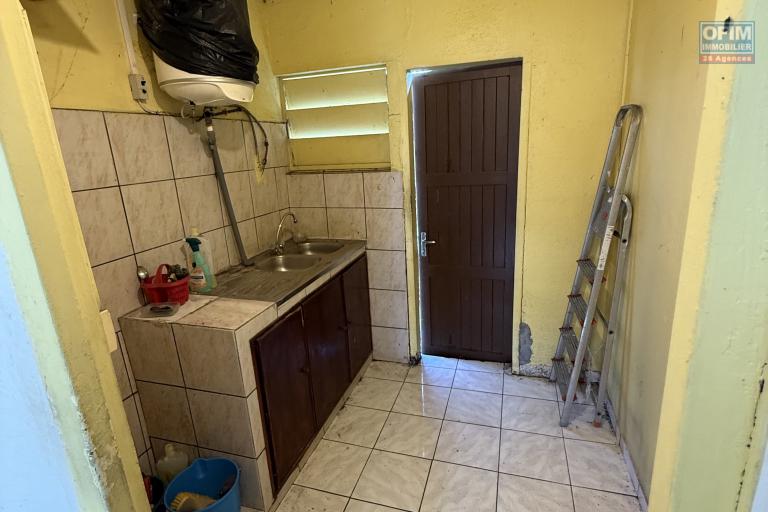 Le Port- Maison T3 de plain-pied à rénover dans une impasse calme