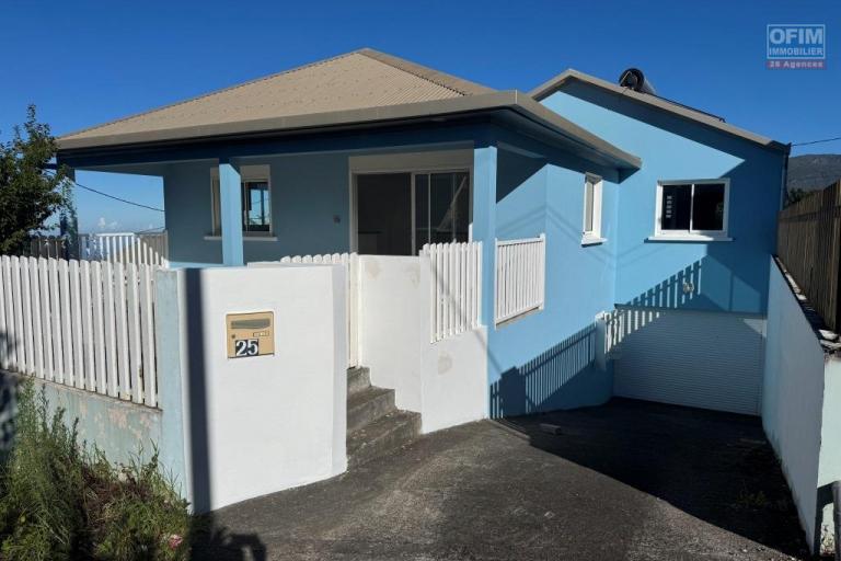 A louer superbe villa de type F4/5 avec vue mer et montagne plaine des Cafres 22 &eacute;me