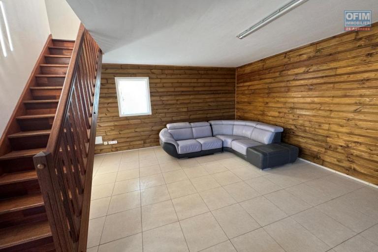 A louer superbe villa de type F4/5 avec vue mer et montagne plaine des Cafres 22 &eacute;me