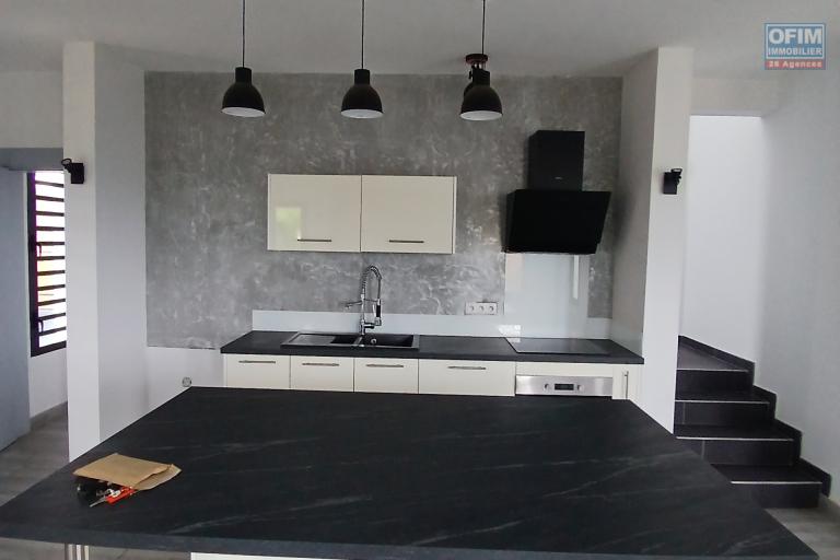 A LOUER superbe maison à étage de type F4 sur la Saline Les Hauts