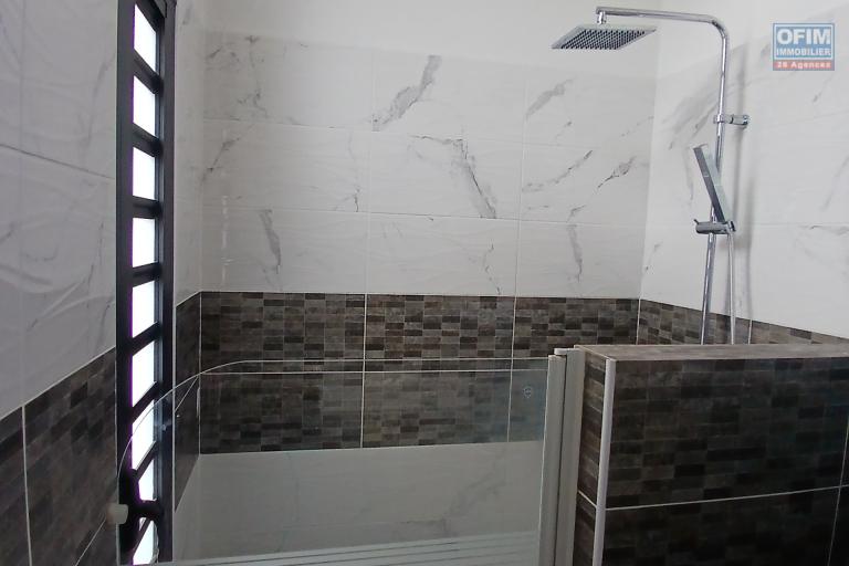 A LOUER superbe maison à étage de type F4 sur la Saline Les Hauts