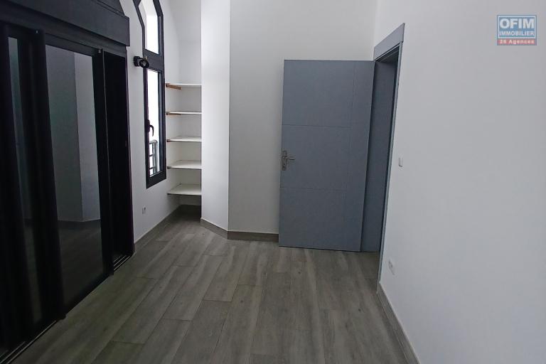 A LOUER superbe maison à étage de type F4 sur la Saline Les Hauts