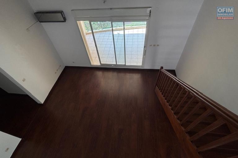 A vendre bel appartement T4/5 duplex à La rivière des pluies à STE MARIE.