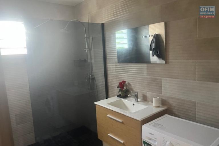 A louer jolie villa de type F3 meubl&eacute;e dans un quartier calme.