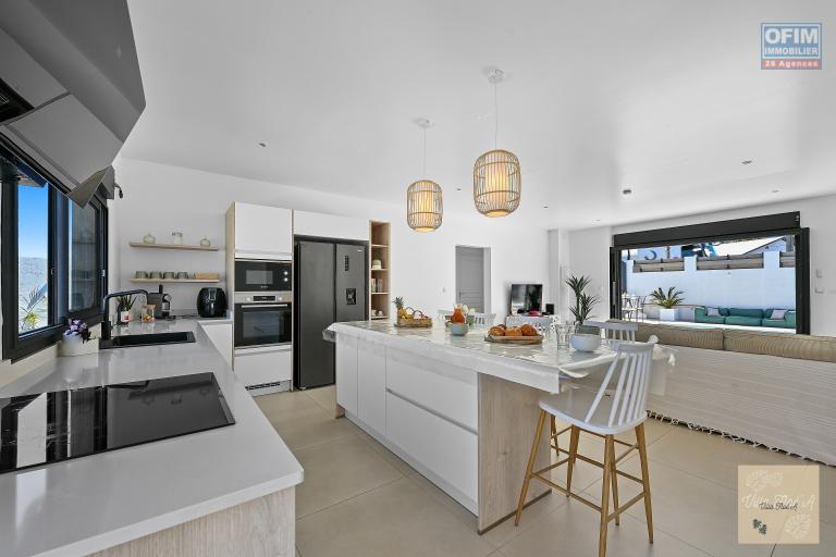 Villa Floé'A – Élégance contemporaine, piscine au sel et vue sur l’ouverture du cirque de Cilaos La Rivière Saint-Louis (525000€)