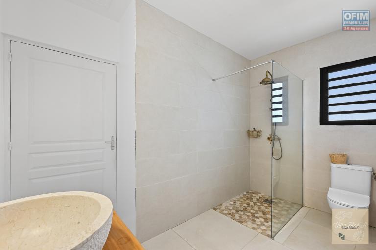 Villa Floé'A – Élégance contemporaine, piscine au sel et vue sur l’ouverture du cirque de Cilaos La Rivière Saint-Louis (525000€)