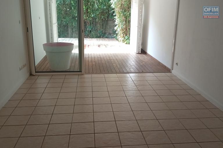 A VENDRE APPARTEMENT F2 EN REZ DE JARDIN DE 53.71 M2 DANS UNE RESIDENCE AVEC PIS...