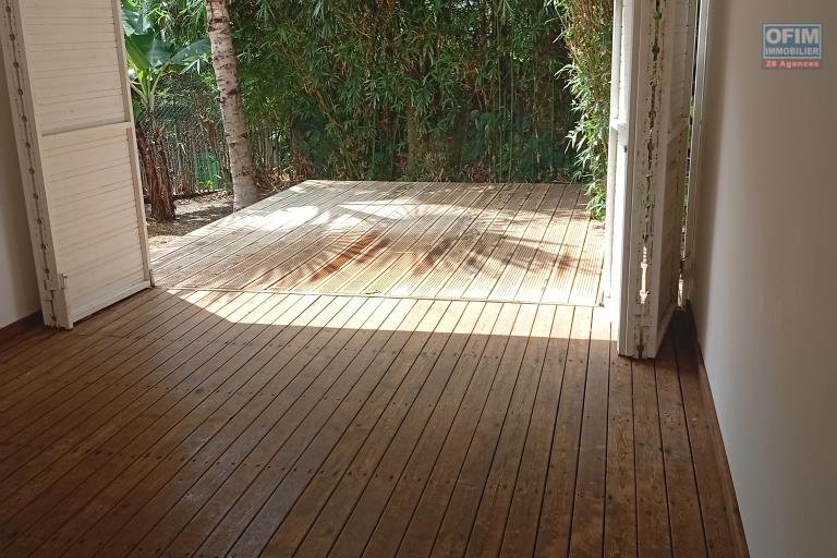 A VENDRE APPARTEMENT F2 EN REZ DE JARDIN DE 53.71 M2 DANS UNE RESIDENCE AVEC PISCINE AVEC VUE MONTAGNE A L ETANG SALE