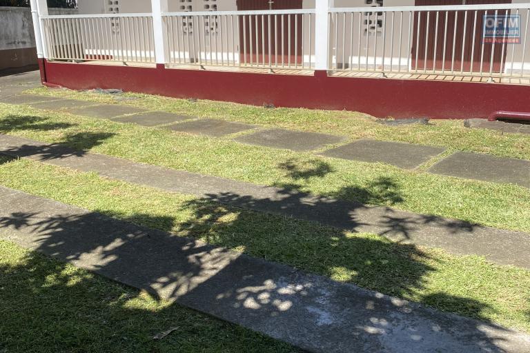 A louer bas de villa centre ville de Sainte Marie