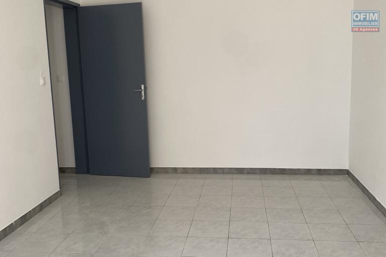 A louer bas de villa centre ville de Sainte Marie