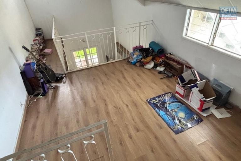 A vendre &agrave; La Montagne maison T6/7 avec piscine  dans lotissement priv&eacute;,