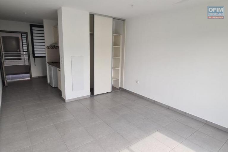 A louer trois grands studios neufs - pour ETUDIANTS - &agrave; la porte de l'universit&eacute; du Tampon