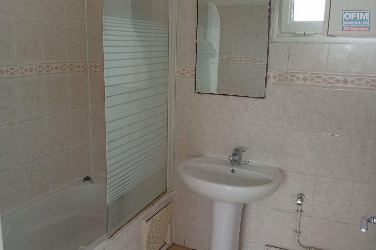 A LOUER APPARTEMENT T3 DE 78 M2 AVEC JARDIN A LA SALINE LES BAINS