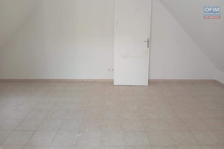 A LOUER APPARTEMENT T3 DE 78 M2 AVEC JARDIN A LA SALINE LES BAINS