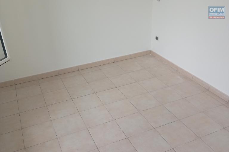 A LOUER APPARTEMENT T3 DE 78 M2 AVEC JARDIN A LA SALINE LES BAINS