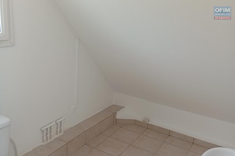 A LOUER APPARTEMENT T3 DE 78 M2 AVEC JARDIN A LA SALINE LES BAINS