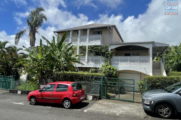 &Agrave; VENDRE &ndash; Maison F6 de 144 m&sup2; &ndash; BOIS DE N&Egrave;FLES SAINTE-CLOTILDE