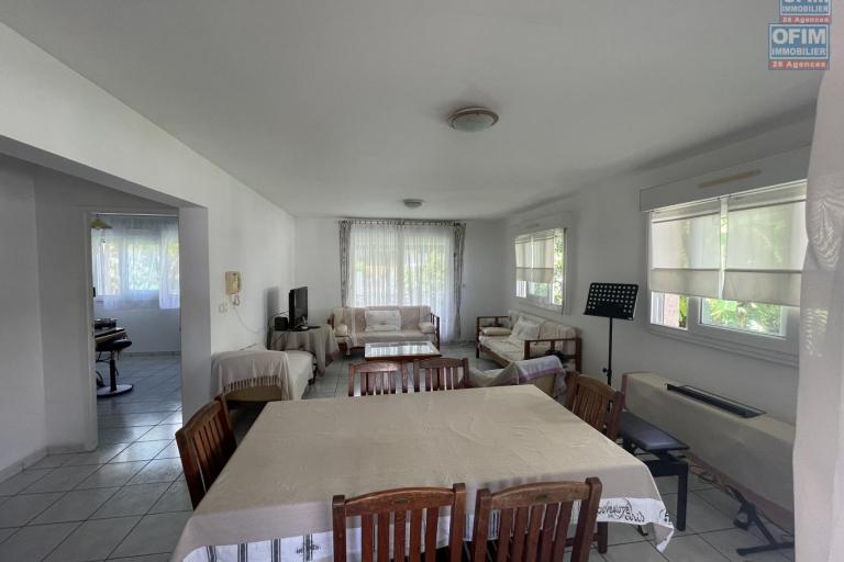 &Agrave; VENDRE &ndash; Maison F6 de 144 m&sup2; &ndash; BOIS DE N&Egrave;FLES SAINTE-CLOTILDE