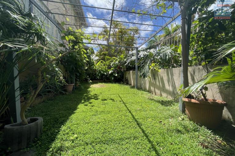 &Agrave; VENDRE &ndash; Maison F6 de 144 m&sup2; &ndash; BOIS DE N&Egrave;FLES SAINTE-CLOTILDE