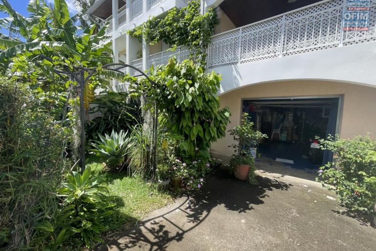 &Agrave; VENDRE &ndash; Maison F6 de 144 m&sup2; &ndash; BOIS DE N&Egrave;FLES SAINTE-CLOTILDE