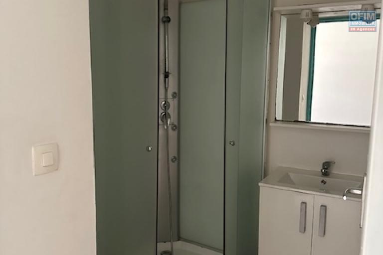 Un charmant studio Central Fac &agrave; Terre-Sainte