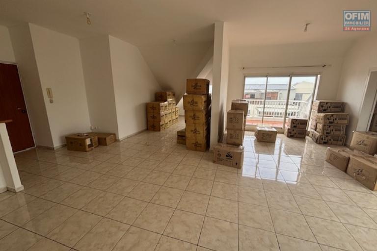 T4 &agrave; vendre &agrave; Ste Clotilde, proche de toutes les commodit&eacute;s, residence St Ferreol