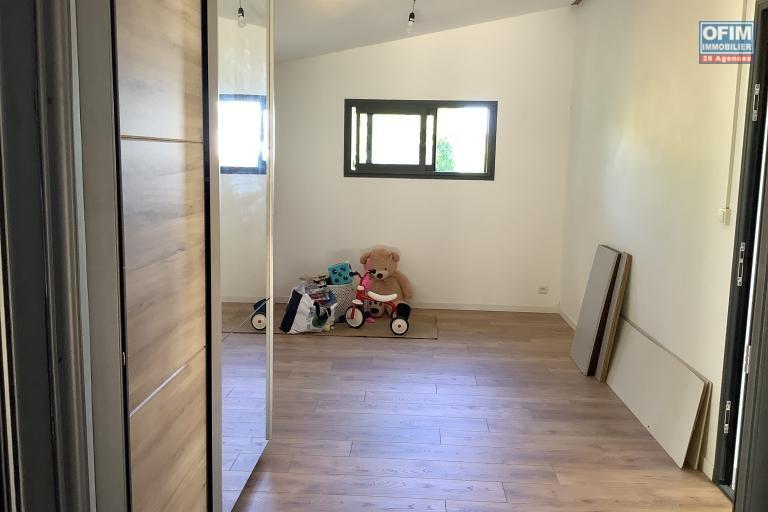 A louer tres belle villa f4 meubl&eacute;e a la riviere saint louis