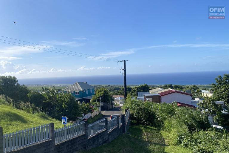 A louer Villa jumel&eacute; de type F4