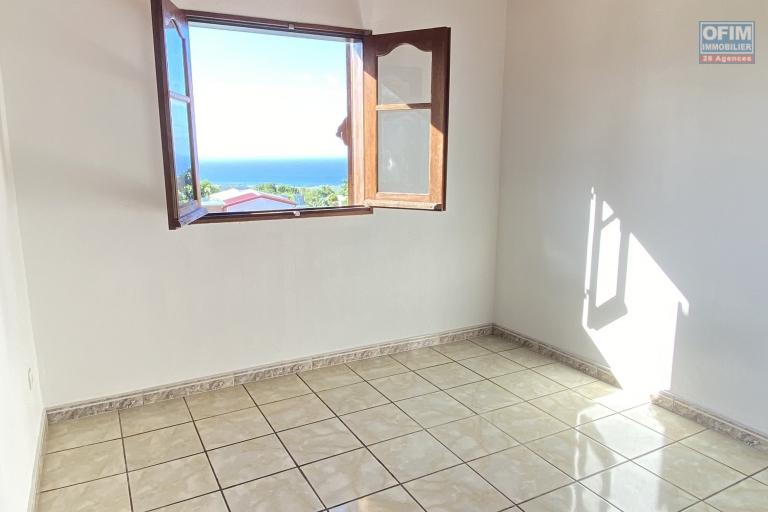 A louer Villa jumel&eacute; de type F4