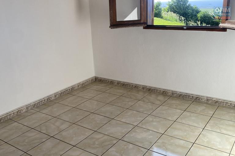 A louer Villa jumel&eacute; de type F4