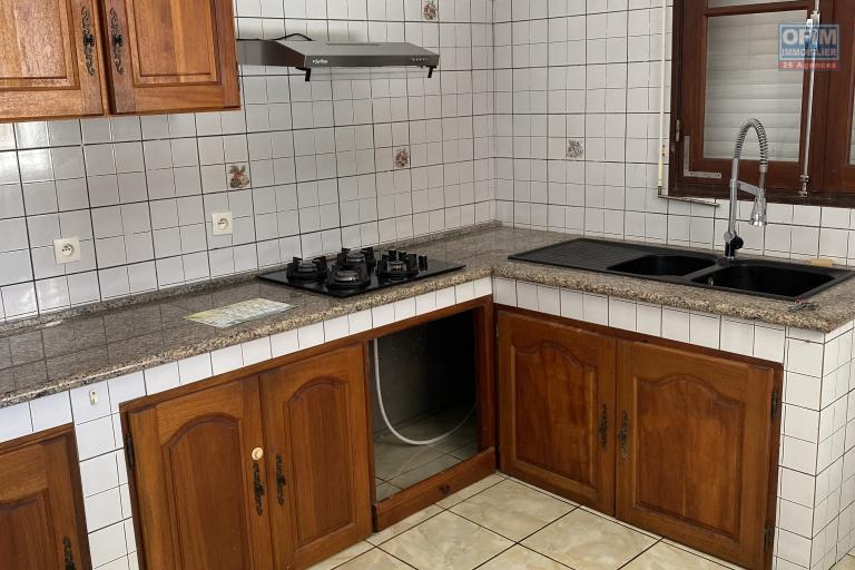 A louer Villa jumel&eacute; de type F4