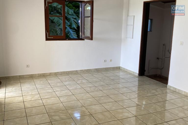 A louer Villa jumel&eacute; de type F4