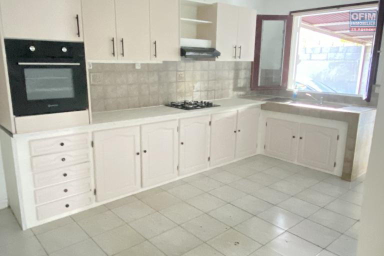 A louer charmante villa de type F5