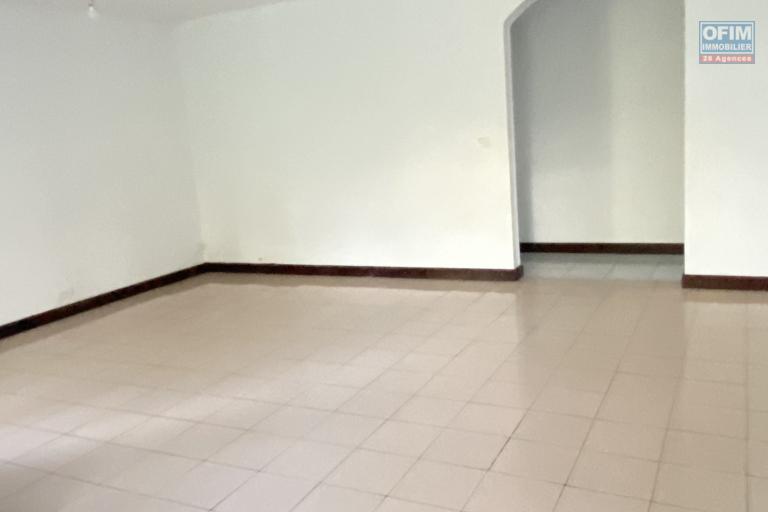 A louer charmante villa de type F5