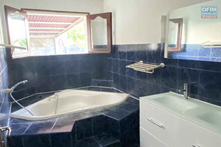 A louer charmante villa de type F5