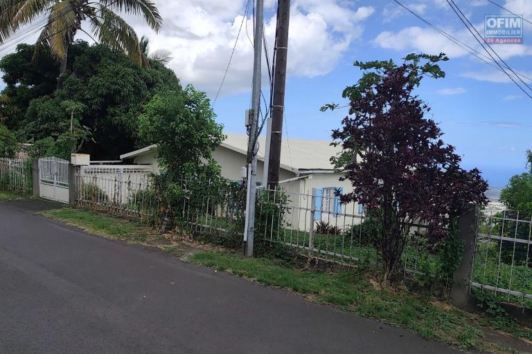 Occasion &agrave; saisir vue mer extraordinaire - Maison de 176 m2 &agrave; r&eacute;nover sur un terrain de 846 m2  - PICHETTE &agrave; LA POSSESION