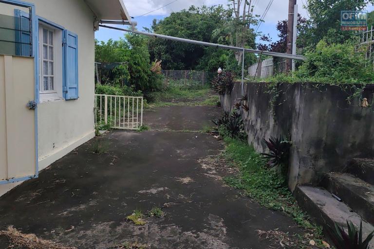 Occasion &agrave; saisir vue mer extraordinaire -  Terrain de 846 m2 viabilis&eacute; avec Maison F5  de 172 m2 &agrave; r&eacute;nover